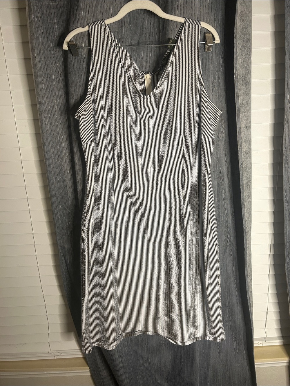 Eddie Bauer Black & Navy Pinstripe V‑Neck Sleeveless Shift Dress